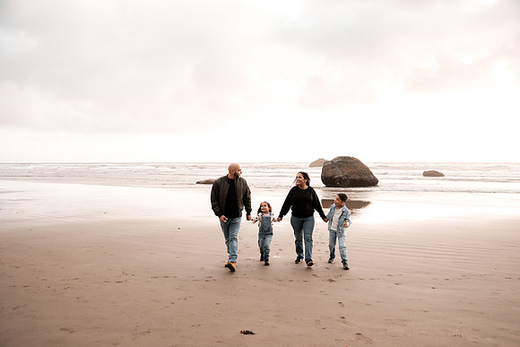 Kristina-family-photos-2025-Hug-Point-Oregon (49 of 51)
