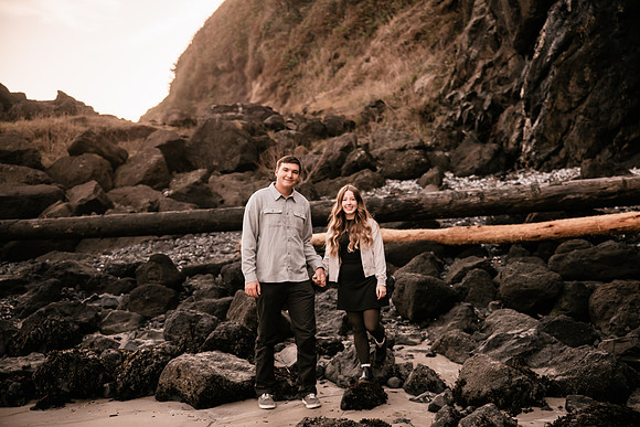jace-love-porposal-newport-oregon-yaquina-lighthouse-photos (18 of 54)