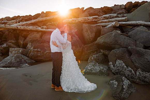 Brandn-Bailey-Newport-Oregon-Elopement-Photos-37