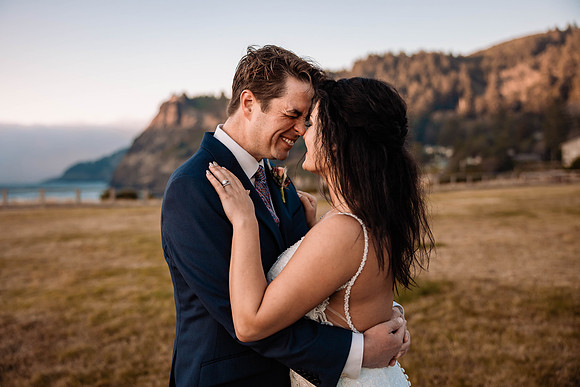 Lacey-Tom-Depoe-Bay-Oregon-Elopement-Photos-3-15