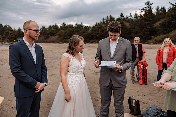 Eric-Kylee-Fishing-Rock-Elopement-Depoe-Bay-0regon-Photos-4715