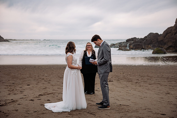 Eric-Kylee-Fishing-Rock-Elopement-Depoe-Bay-0regon-Photos-4627