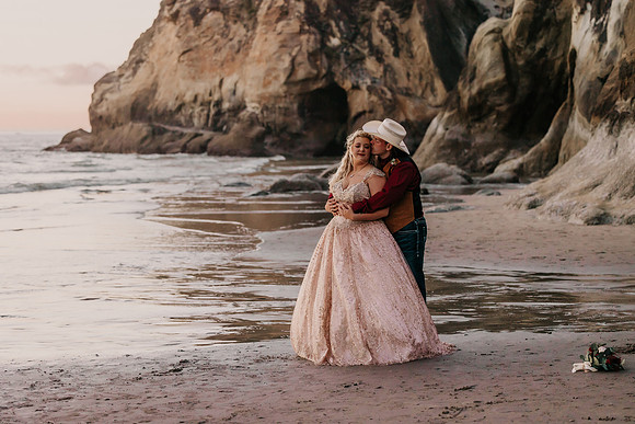 Kayla-Bo-Hug-Point-Oregon-Elopment-4393