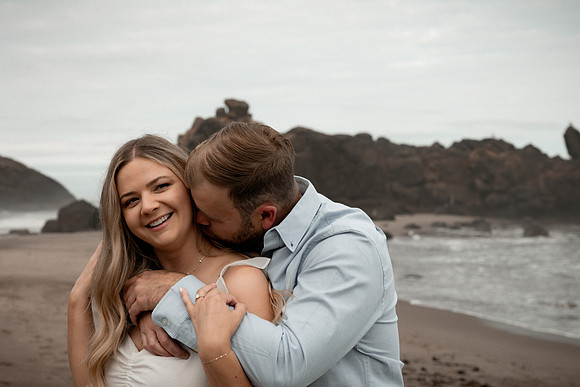 Thommy-Caroline-Oregon-Coast-Engagement-Proposal-Photographer-2
