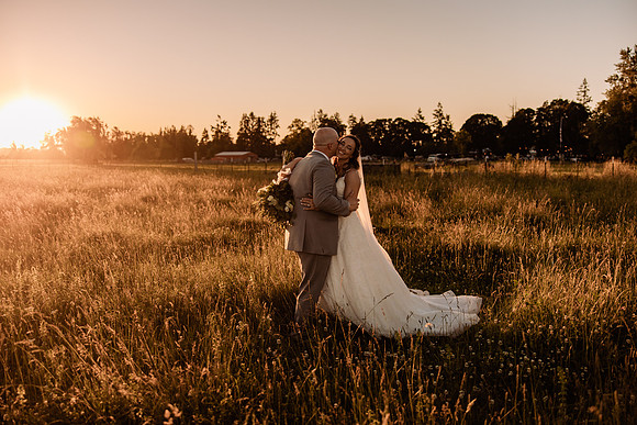 Chris-Victoria-Wedding-Photos-2022-Oregon-PORTRAITS (23)