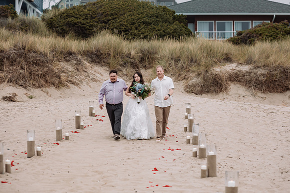 Nate-Bella-Lincoln-City-Oregon-Intimate-Beach-Wedding-Photo-5