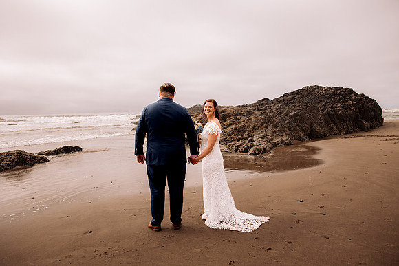 Joe-inn-at-spanish-head-lincoln-city-oregon-wedding-81