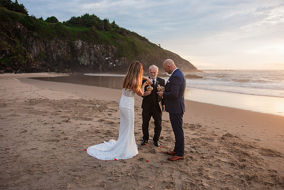 Jillian-Peter-Depoe-Bay-Oregon-Elopement-photos-17