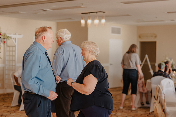 Marcus-Lori-Chinook-Winds-Seafood-Grille-Lincoln-City-Oregon-Wedding-Photos (311 of 477)