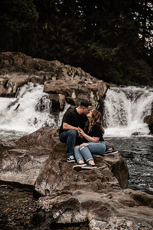 Keenan-lacey-Lucia-Falls-Washington-Engagement-Session (1 of 1)