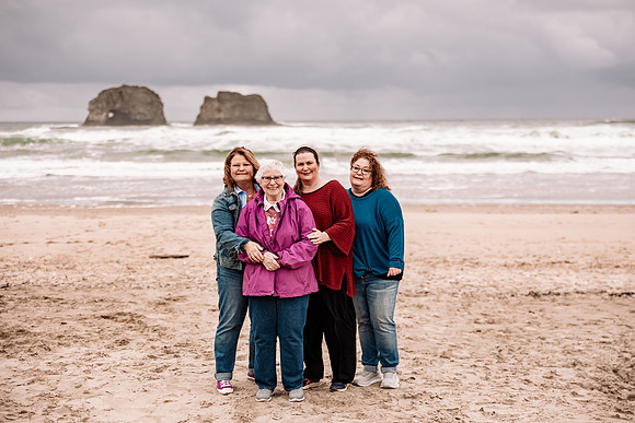 Katy-Family-Photos-2024-Rockaway-Oregon (36 of 38)