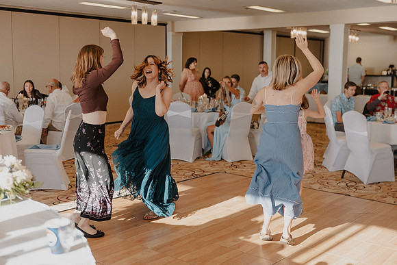 Marcus-Lori-Chinook-Winds-Seafood-Grille-Lincoln-City-Oregon-Wedding-Photos (326 of 477)