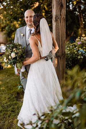 Chris-Victoria-Wedding-Photos-2022-Oregon-PORTRAITS (21)
