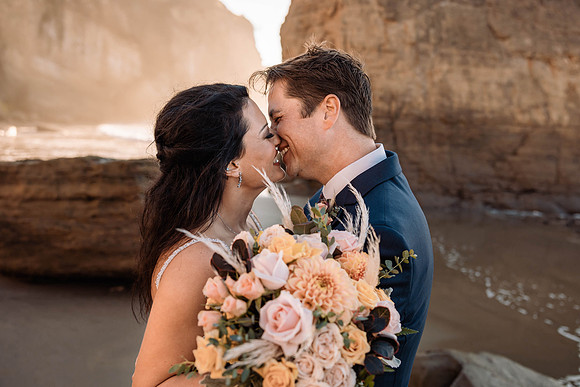 Lacey-Tom-Depoe-Bay-Oregon-Elopement-Photos-0115