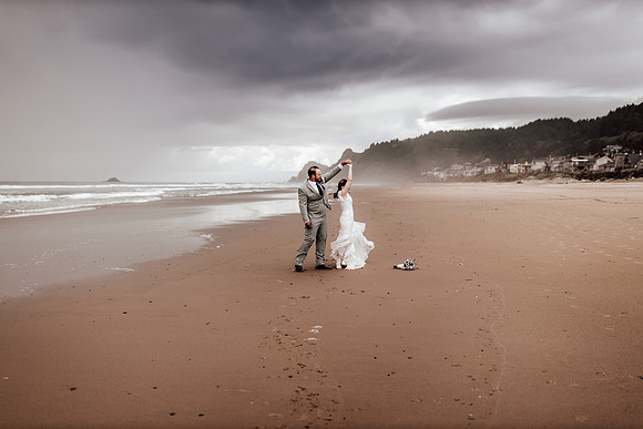 Annie-Ryan-Lincoln-city-roads-end-park-oregon-elopement-photos-194