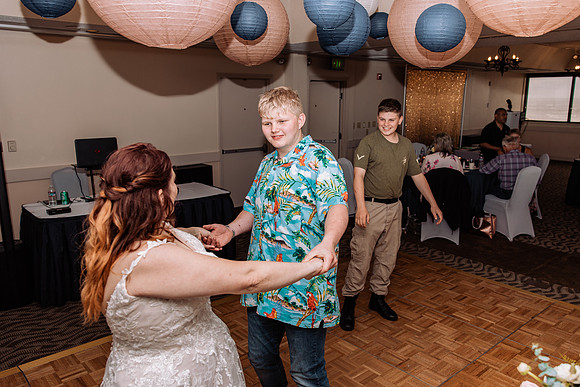 Jeff-April-Inn-Spanish-Head-Lincoln-City-oregon-Wedding-2022 (285 of 299)