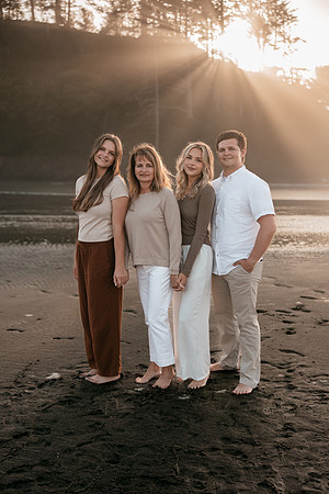 Camille-Neskowin-Family-Photos-2025 (8 of 92)