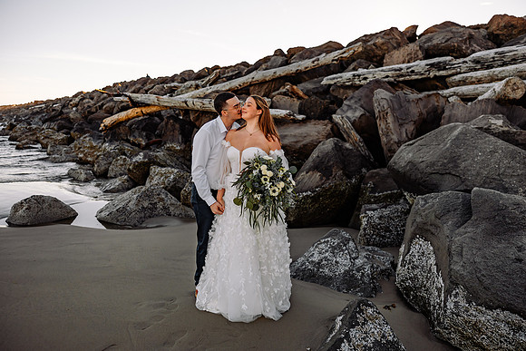 Brandn-Bailey-Newport-Oregon-Elopement-Photos-24
