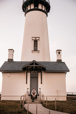 jace-love-porposal-newport-oregon-yaquina-lighthouse-photos (42 of 54)