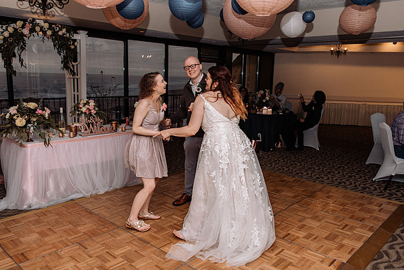 Jeff-April-Inn-Spanish-Head-Lincoln-City-oregon-Wedding-2022 (375 of 299)