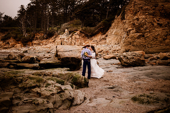 Trevyn-Ky-Otter-Crest-Devils-Punchbowl-Depoe-Bay-Oregon-Elopement-Photos-9994