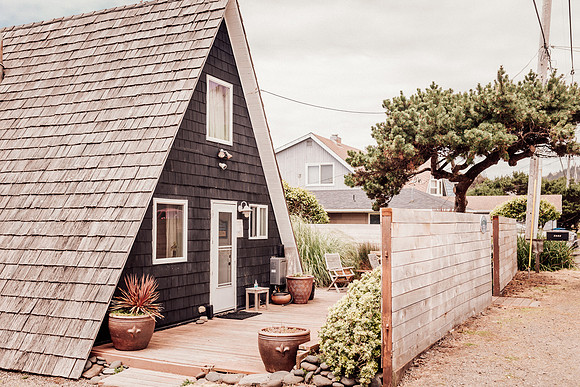 Jordan-Lainey-Roads-End-lincoln-City-oregon-airbnb-Elopement-photos-1