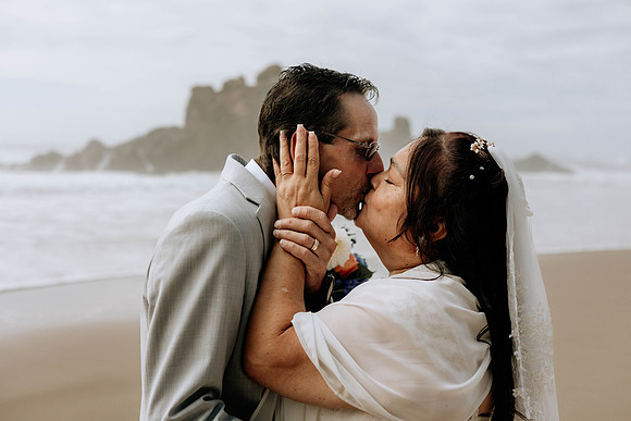 John-Brenda-Depoe-Bay-Elopement (92 of 151)