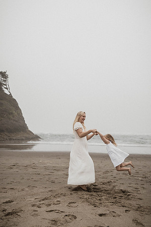 Kayla-Neskowin-Family-Photos-Oregon-2025 (17 of 37)