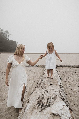 Kayla-Neskowin-Family-Photos-Oregon-2025 (28 of 37)