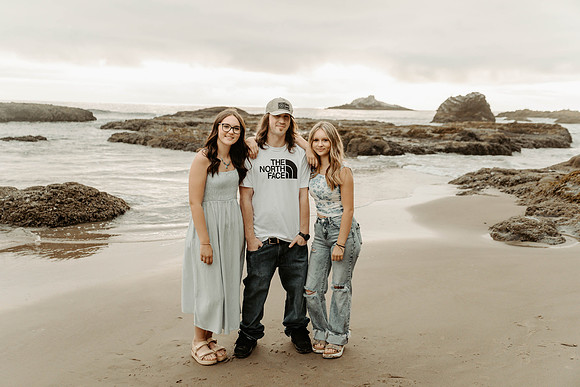 Meghan-Family Photos-Lincoln-CityOregon-2025 (18 of 50)