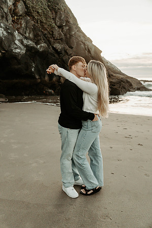 Javen-Aliyah-Oregon-Engagement-Photos-Depoe-Bay (19 of 59)