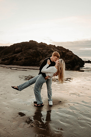 Javen-Aliyah-Oregon-Engagement-Photos-Depoe-Bay (37 of 59)