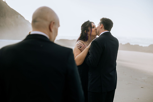 Les-Ashley-Depoe-Bay-Elopement-Photos (61 of 166)