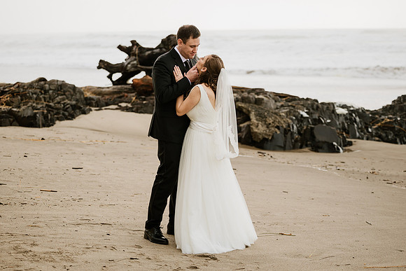 Alex-Danielle-Inn-Spanish-Head-Lincoln-City-oregon-wedding-0470