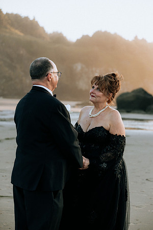 Debra-Fogarty-Creek-Wedding-Photos-oregon (6 of 30)