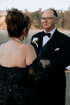 Debra-Fogarty-Creek-Wedding-Photos-oregon (8 of 30)