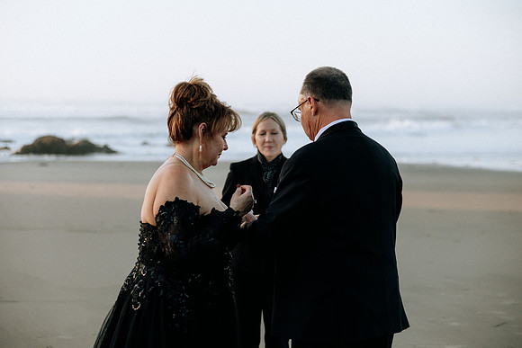 Debra-Fogarty-Creek-Wedding-Photos-oregon (7 of 30)