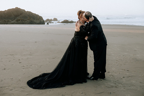 Debra-Fogarty-Creek-Wedding-Photos-oregon (9 of 30)
