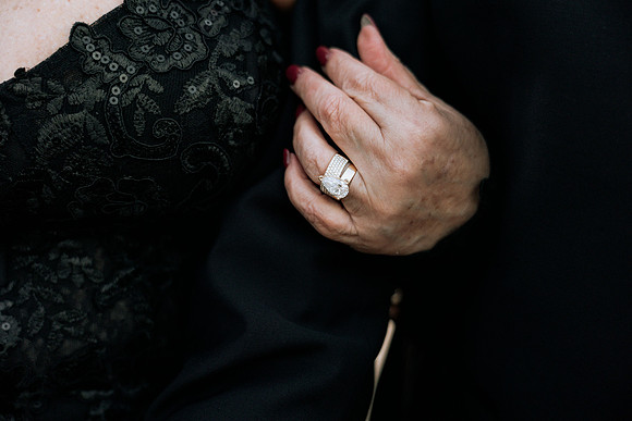 Debra-Fogarty-Creek-Wedding-Photos-oregon (15 of 30)