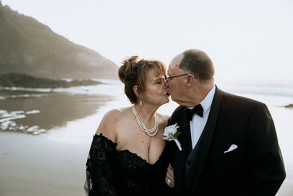 Debra-Fogarty-Creek-Wedding-Photos-oregon (16 of 30)