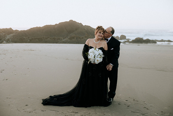 Debra-Fogarty-Creek-Wedding-Photos-oregon (14 of 30)