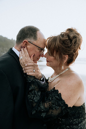 Debra-Fogarty-Creek-Wedding-Photos-oregon (21 of 30)