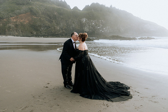 Debra-Fogarty-Creek-Wedding-Photos-oregon (22 of 30)
