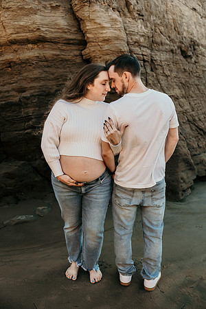 Giovanna-Bryson-Maternity-Photos-Otter-Crest-Oregon-Coast-2025 (4 of 55)