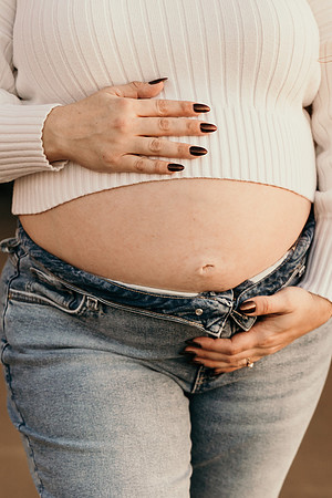 Giovanna-Bryson-Maternity-Photos-Otter-Crest-Oregon-Coast-2025 (23 of 55)