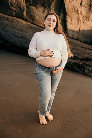Giovanna-Bryson-Maternity-Photos-Otter-Crest-Oregon-Coast-2025 (22 of 55)