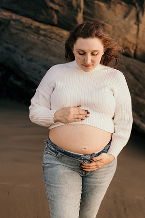 Giovanna-Bryson-Maternity-Photos-Otter-Crest-Oregon-Coast-2025 (25 of 55)