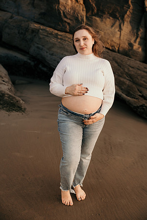 Giovanna-Bryson-Maternity-Photos-Otter-Crest-Oregon-Coast-2025 (24 of 55)