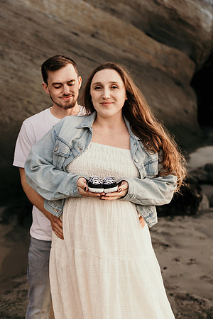 Giovanna-Bryson-Maternity-Photos-Otter-Crest-Oregon-Coast-2025 (32 of 55)