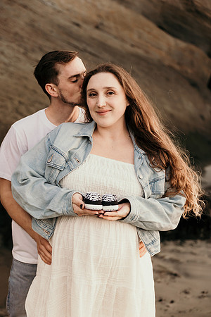 Giovanna-Bryson-Maternity-Photos-Otter-Crest-Oregon-Coast-2025 (33 of 55)